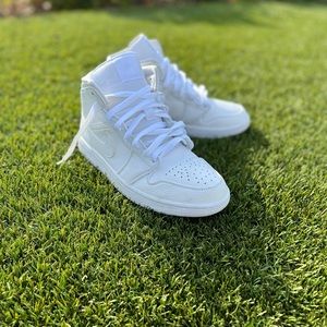 Nike Jordan 1 triple white high